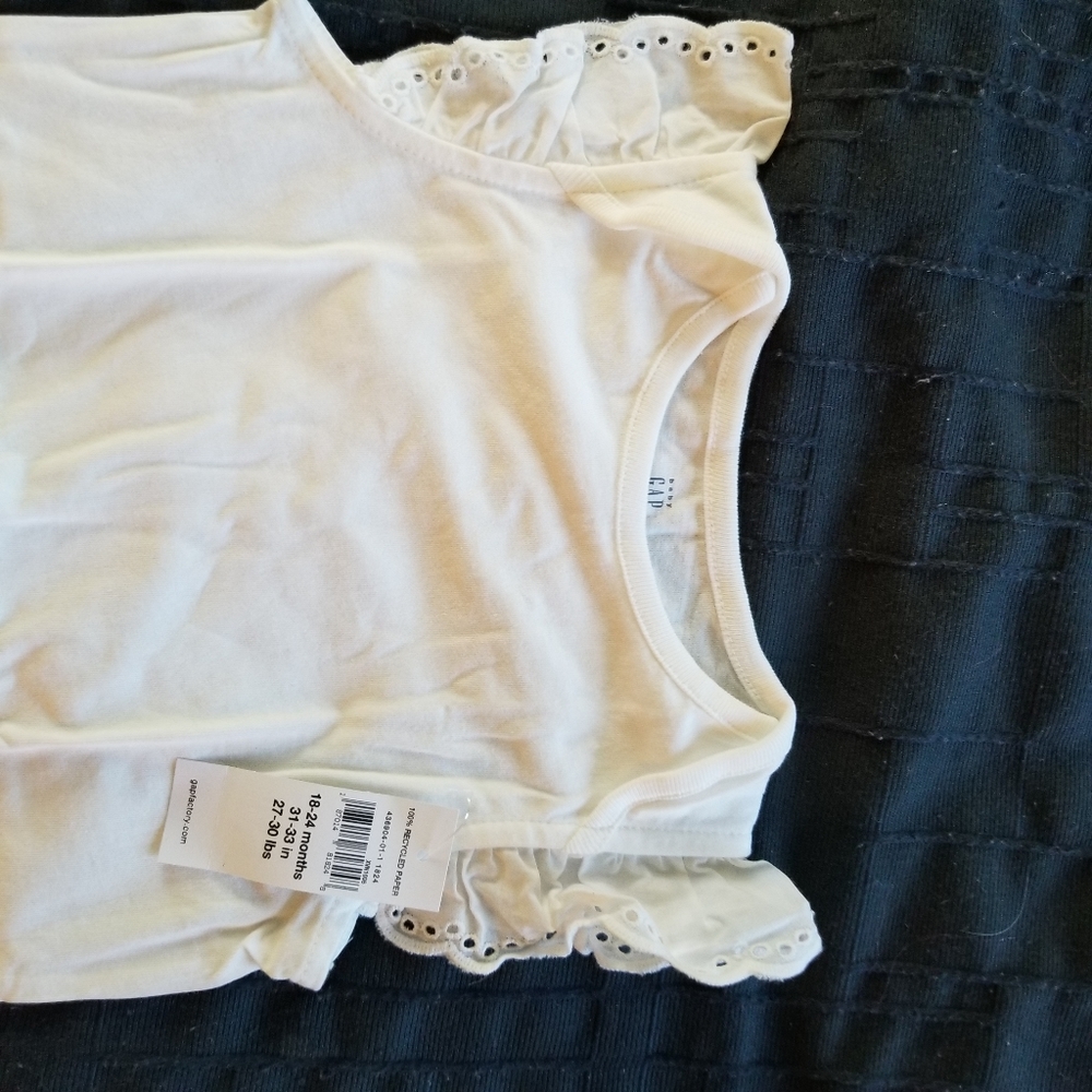 Baby gap ruffle eyelet sleeved onesie. 18-24 month
